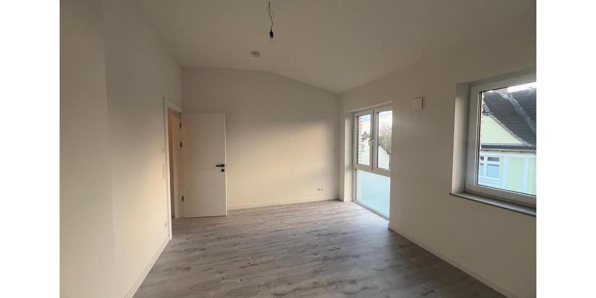Dachgeschoßwohnung Kiel Friedrichsort - 3.5 Zimmer, 100 m&sup2;, 1.650&euro; | Angebot:26145907