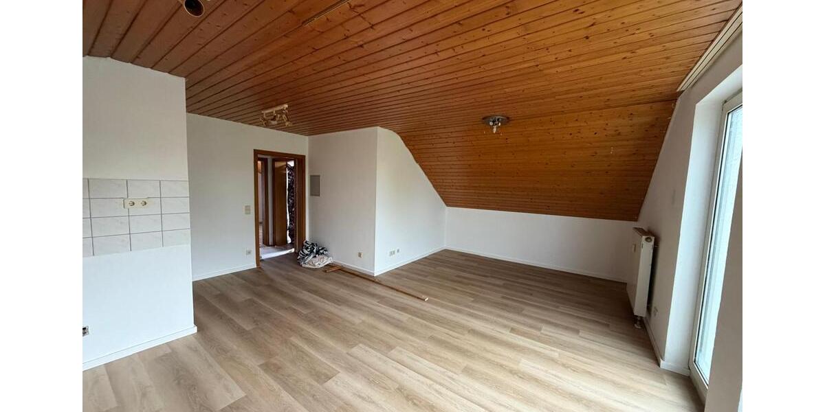 Dachgeschoßwohnung Ludwigsburg Pflugfelden - 3 Zimmer, 66 m&sup2;, 990&euro; | Angebot:26623402