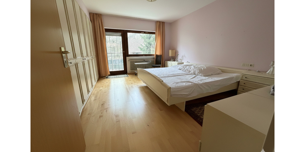 Erdgeschoßwohnung Berg - 8 Zimmer, 239 m&sup2;, 2.100&euro; | Angebot:24698260