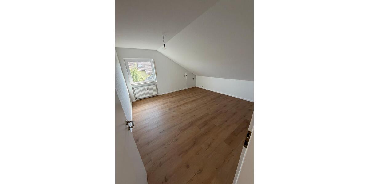 Dachgeschoßwohnung Grünberg - 1 Zimmer, 92 m&sup2;, 1.150&euro; | Angebot:26336177