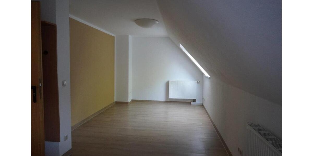 Dachgeschoßwohnung Hohenstein-Ernstthal Ernstthal - 1 Zimmer, 20 m&sup2;, 520&euro; | Angebot:18908378