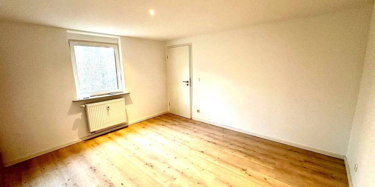 Frisch sanierte Wohnung im EG mit großer Süd-Terrasse und Gemeinschaftsgarten im Grünen! 2 zimmer