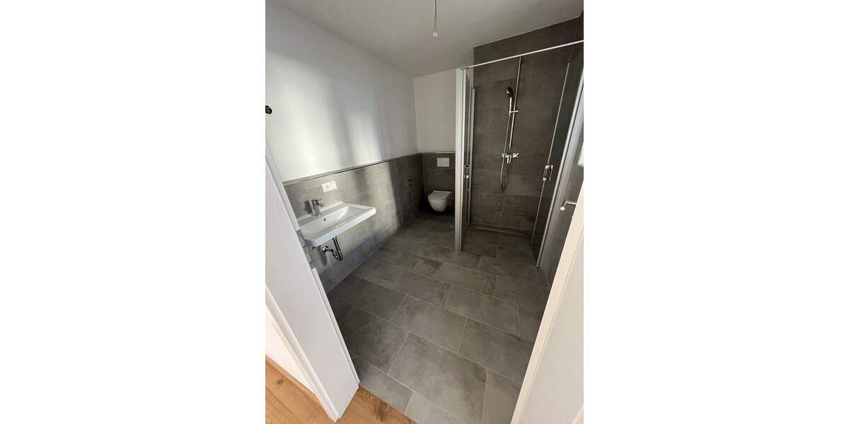 Etagenwohnung Deggendorf - 2 Zimmer, 72 m&sup2;, 930&euro; | Angebot:25671557