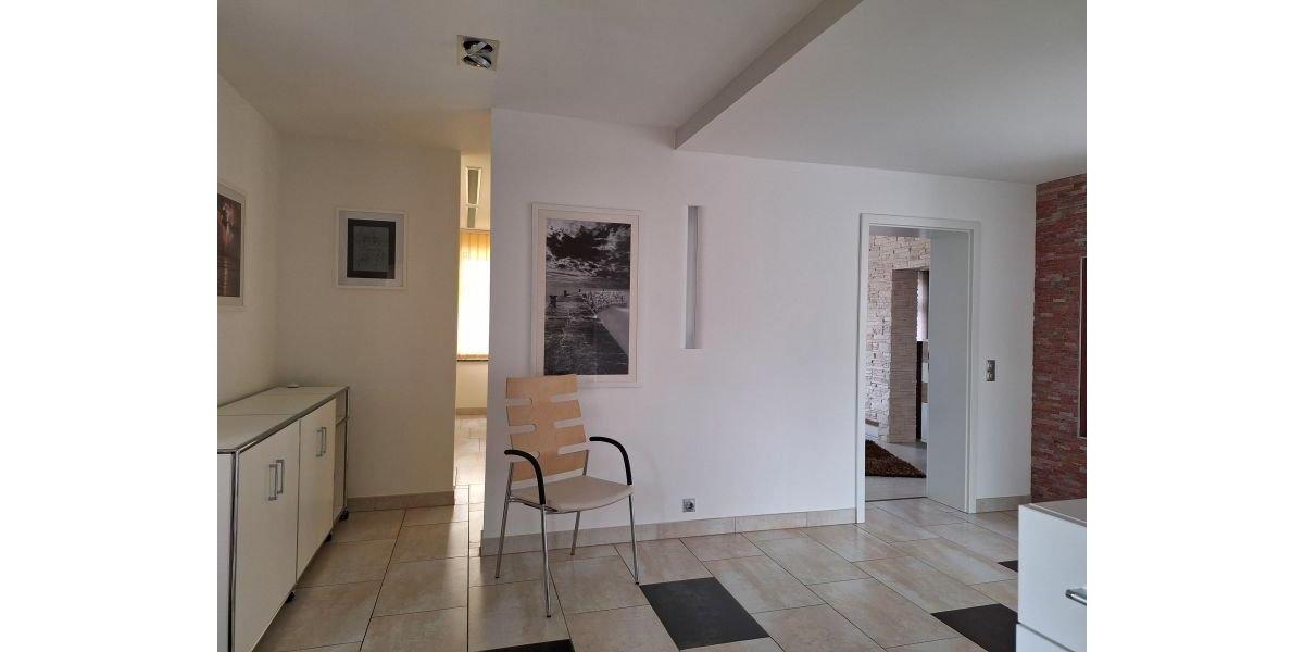 Dachgeschoßwohnung Zwickau - 2 Zimmer, 152 m&sup2;, 1.200&euro; | Angebot:26479906