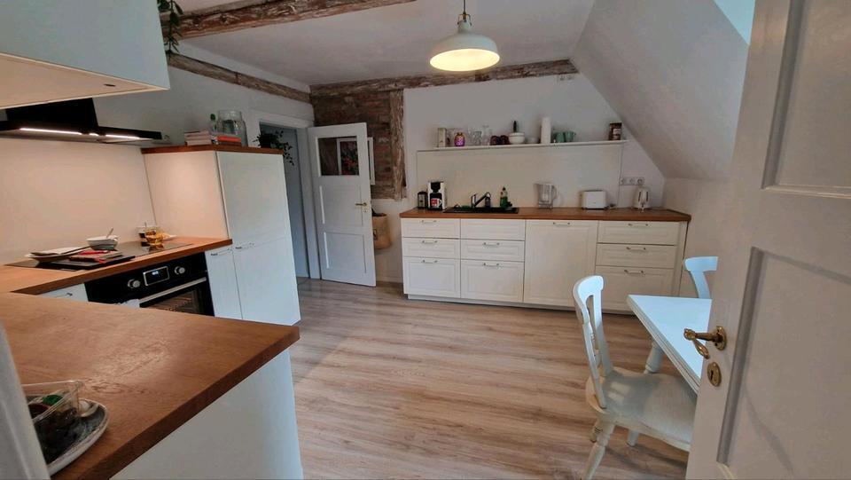 Einzigartige 2,5 Zimmer Altbau-Wohnung, ca. 75 m² OG