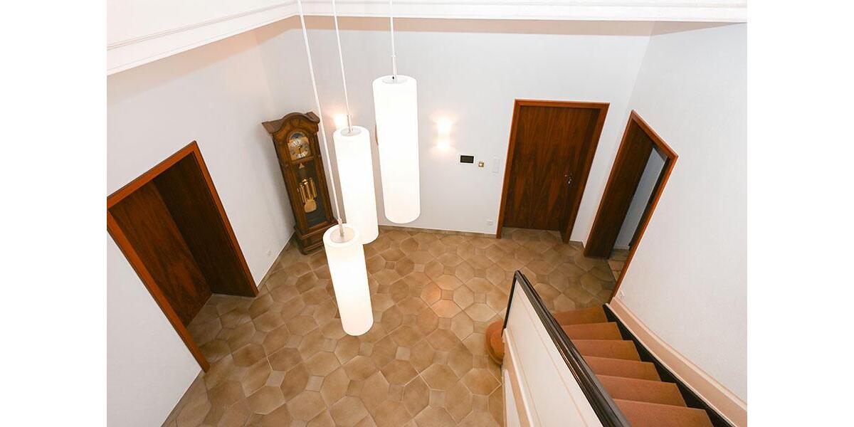 Einfamilienhaus Hildesheim - 11 Zimmer, 360 m&sup2;, 2.500&euro; | Angebot:25415382