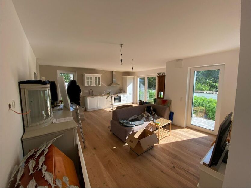 Ruhige Erdgeschosswohnung mit Garten u. Küche. Energiesparhaus 3 zimmer