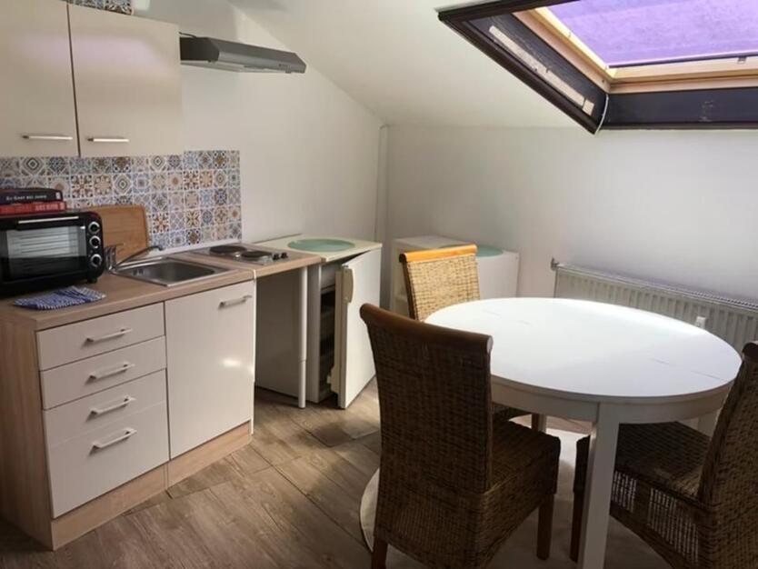Vollmöbliertes 2 Zimmer, Dusche - Apartment Wohnung