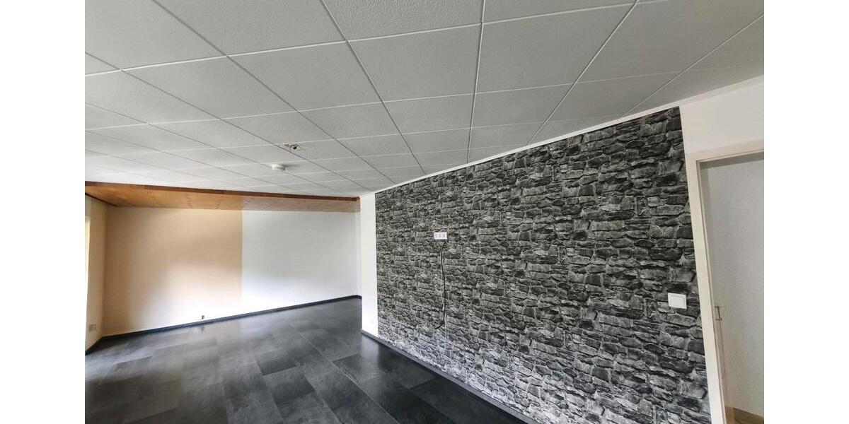 Helle 3-Zimmer-Wohnung mit Balkon – 90 m2 im Erdgeschoss 3 zimmer