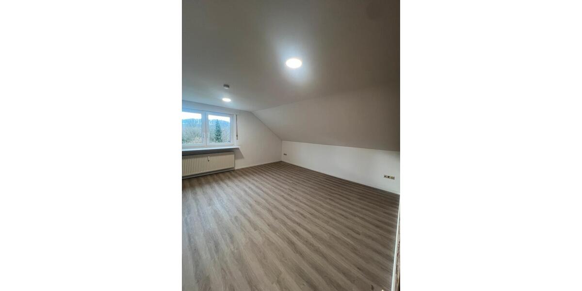 Dachgeschoßwohnung Dörentrup - 2.5 Zimmer, 68 m&sup2;, 460&euro; | Angebot:25054979