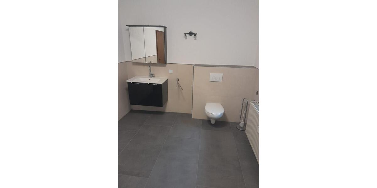 Dachgeschoßwohnung Beltheim - 3 Zimmer, 80 m&sup2;, 600&euro; | Angebot:24396830