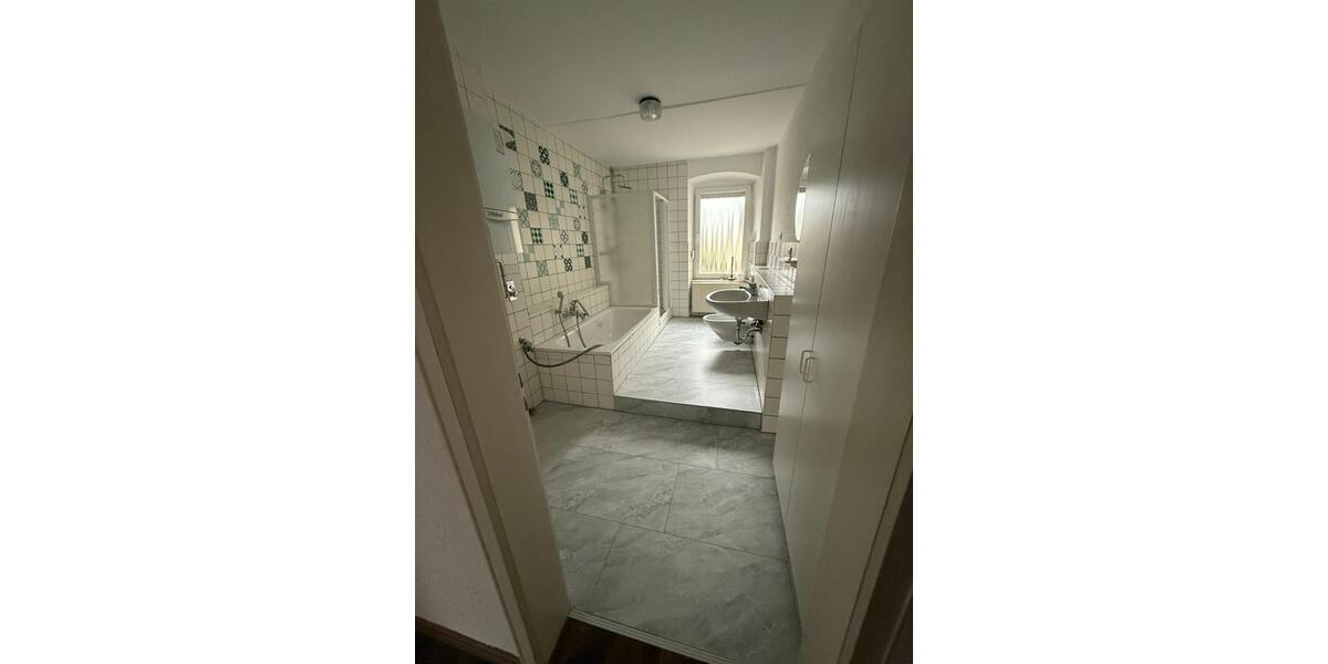 Erdgeschoßwohnung Scheinfeld - 7 Zimmer, 173 m&sup2;, 900&euro; | Angebot:24118533