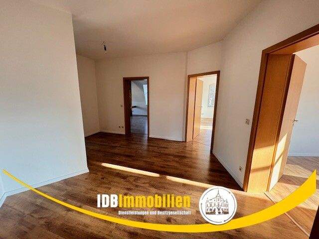 Etagenwohnung Freital Deuben - 4 Zimmer, 121 m&sup2;, 1.100&euro; | Angebot:24157651