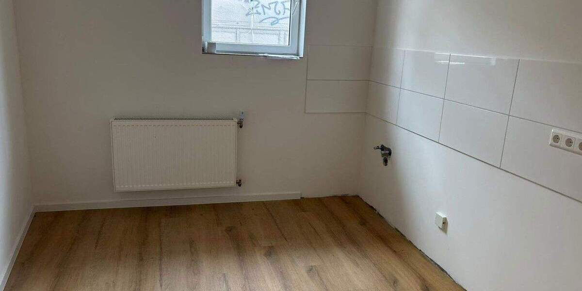 Etagenwohnung Kaiserlautern Innenstadt - 2 Zimmer, 75 m&sup2;, 1.012&euro; | Angebot:24758644