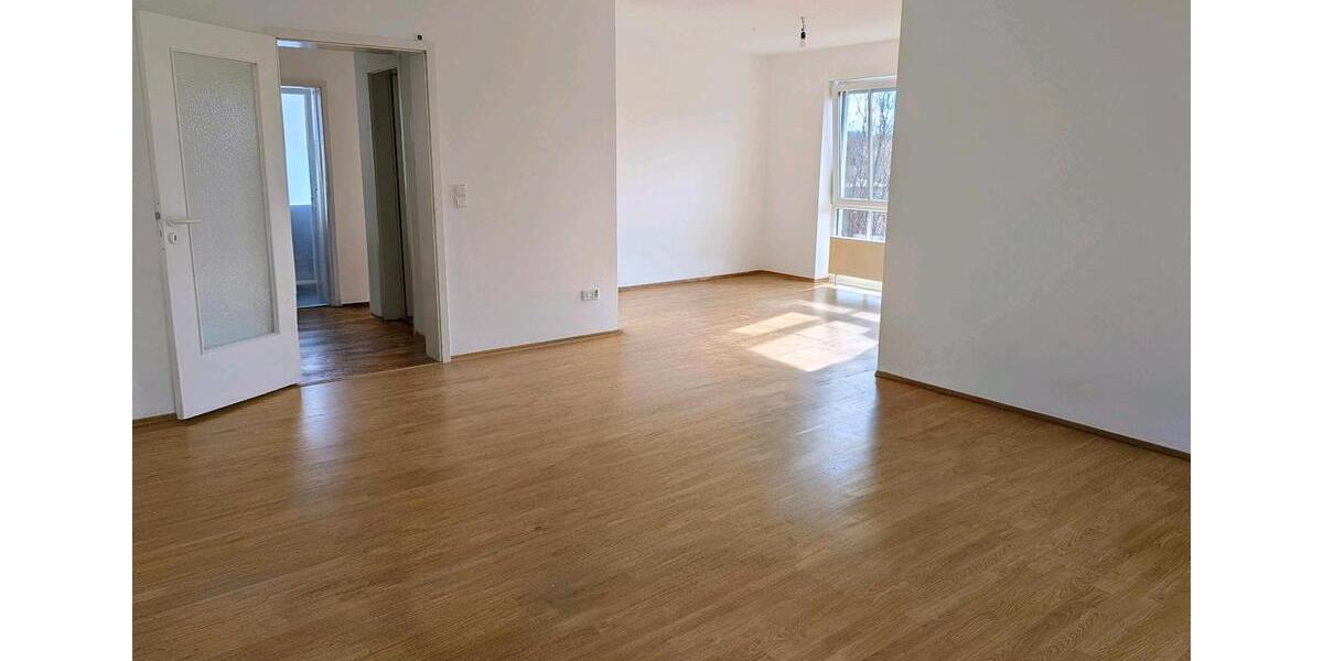Etagenwohnung Cham - 3 Zimmer, 78 m&sup2;, 780&euro; | Angebot:25222896
