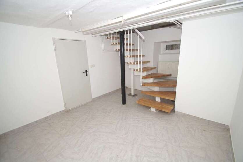 2-Zimmer-Wohnung im Hinterhaus mit viel zusätzlichem Platz im Untergeschoß