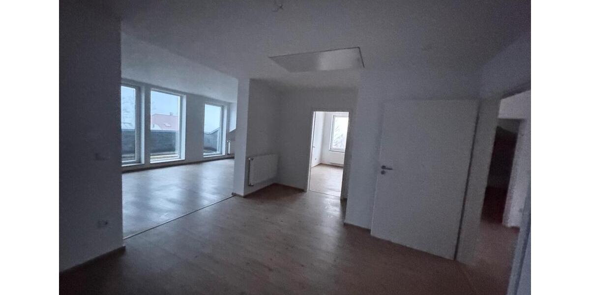 Dachgeschoßwohnung Coburg - 3 Zimmer, 80 m&sup2;, 650&euro; | Angebot:26039143