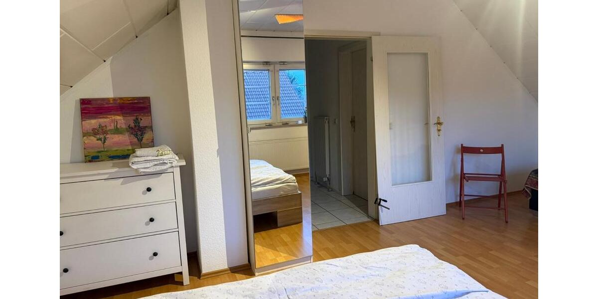 Dachgeschoßwohnung Bonn Gielgen - 1 Zimmer, 25 m&sup2;, 550&euro; | Angebot:26212385