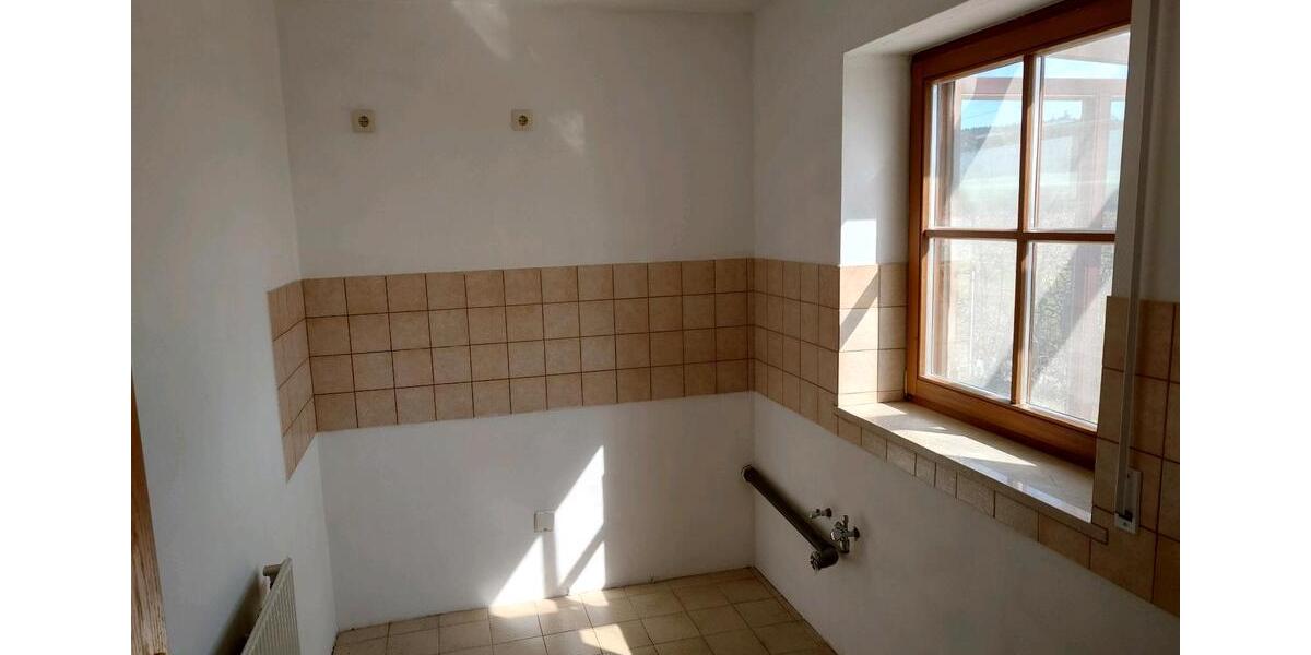Etagenwohnung Bayerbach - 4 Zimmer, 140 m&sup2;, 1.088&euro; | Angebot:26021051