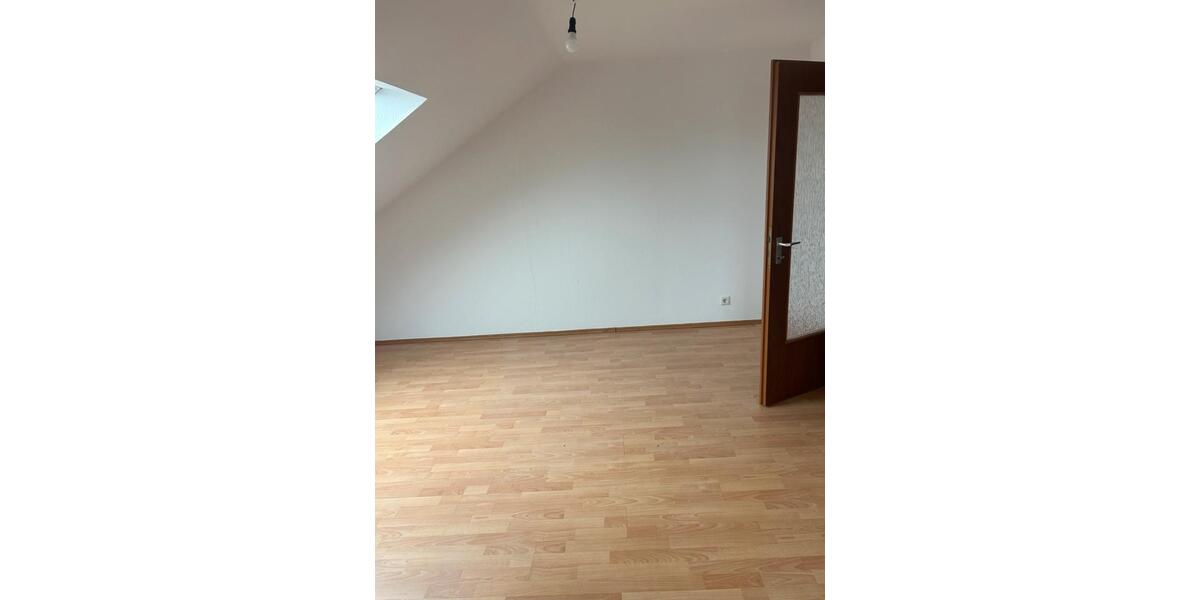 Dachgeschoßwohnung Langenzenn - 4 Zimmer, 94 m&sup2;, 850&euro; | Angebot:24812555