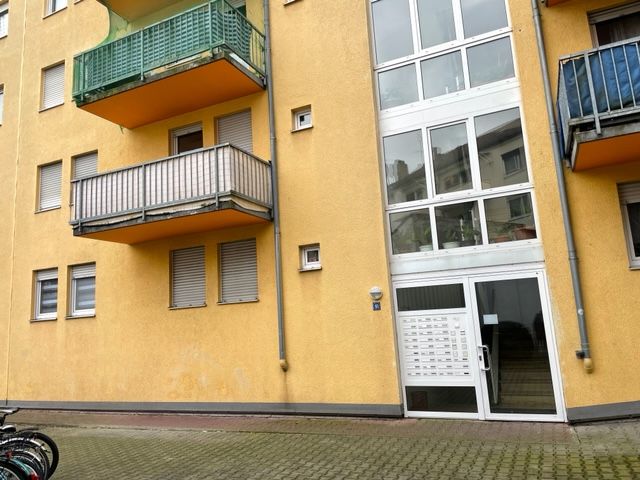 2-Zimmer-Wohnung (mit Wintergarten und Tiefgaragenstellplatz)