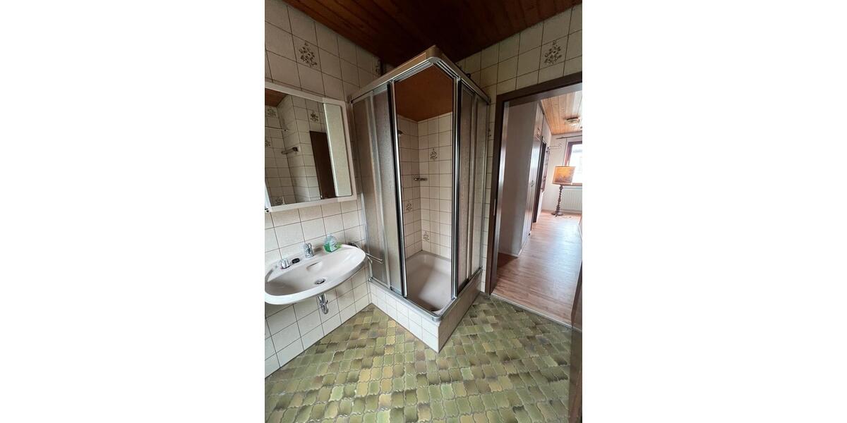 Etagenwohnung Bad Urach - 3 Zimmer, 100 m&sup2;, 1.100&euro; | Angebot:24782140