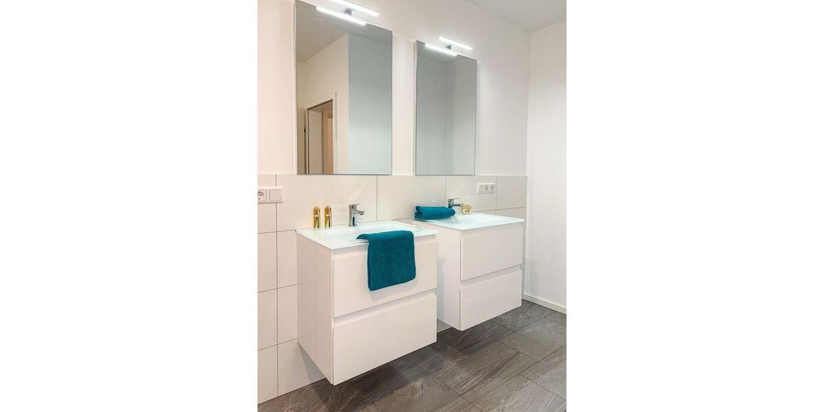 Dachgeschoßwohnung Friedrichsdorf - 5 Zimmer, 180 m&sup2;, 2.430&euro; | Angebot:24395407