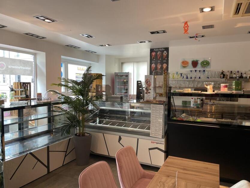 Voll ausgestattetes Café in gut frequentierter Innenstadtlage