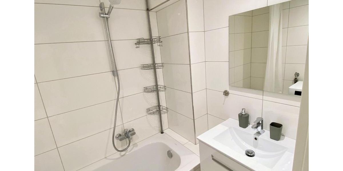 möbliertes WG-Zimmer mit Wlan, Smart-TV, eigener Balkon, Bad, Wc und Küche zur Teilung, Waschmaschine, Trockner 1 zimmer