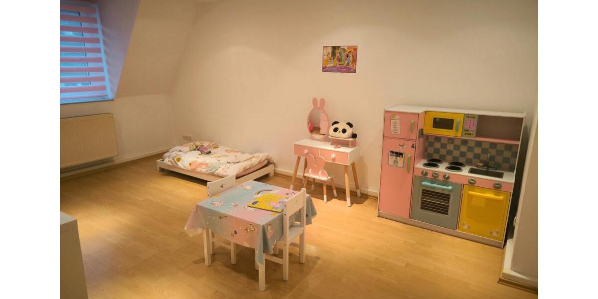Dachgeschoßwohnung Essen Stadtbezirk III - 4 Zimmer, 145 m&sup2;, 1.200&euro; | Angebot:26521308