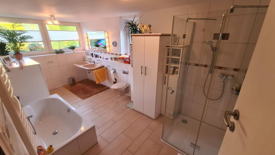 Helle Erdgeschosswohnung (148 m²) mit Garten, Terrasse, Kamin 4 zimmer