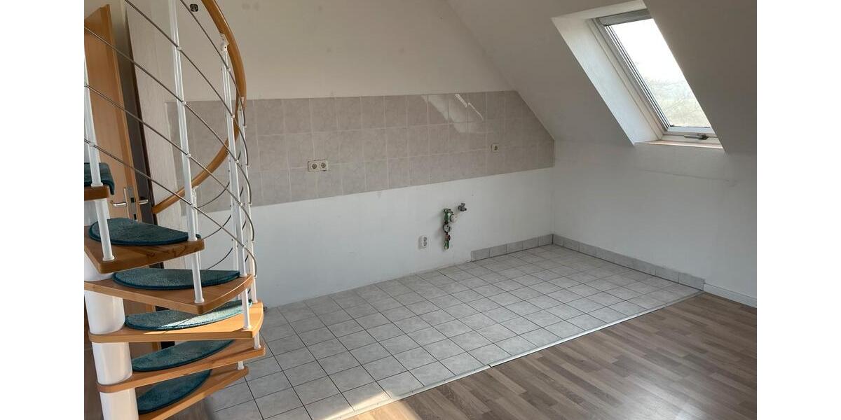 Dachgeschoßwohnung Elsteraue - 4 Zimmer, 85 m&sup2;, 470&euro; | Angebot:25960420