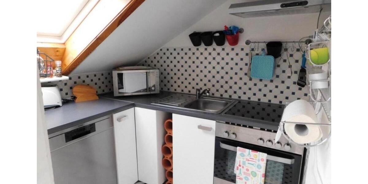 3-Zimmer-DG-Wohnung mit EBK – Möbliert 3 zimmer