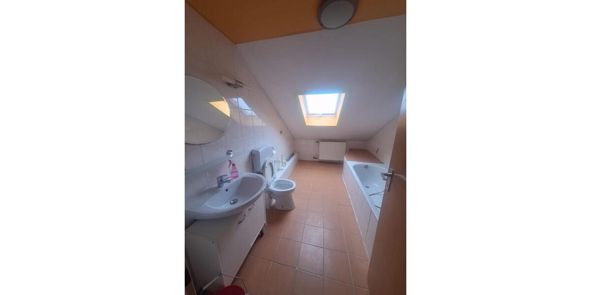 Etagenwohnung Wenzenbach - 4 Zimmer, 125 m&sup2;, 1.300&euro; | Angebot:25944313