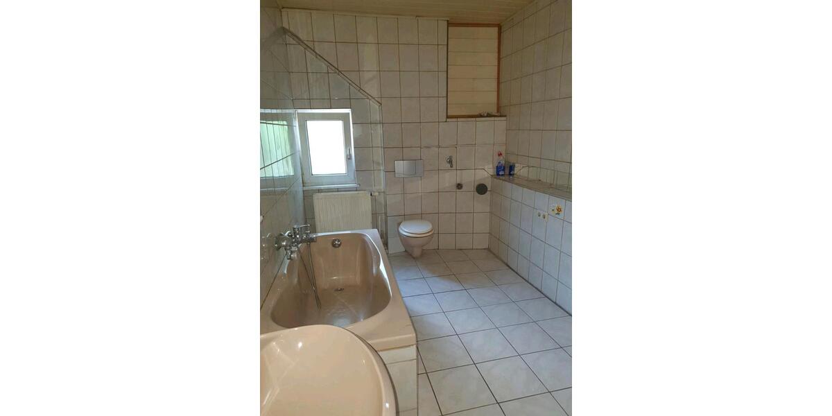 Etagenwohnung Sonneberg - 35 Zimmer, 95 m&sup2;, 800&euro; | Angebot:26254055