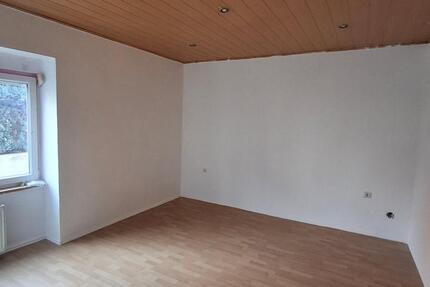 Mogendorf 2 Zimmer Wohnung Küche Bad 50 qm Erdgeschoss zimmer