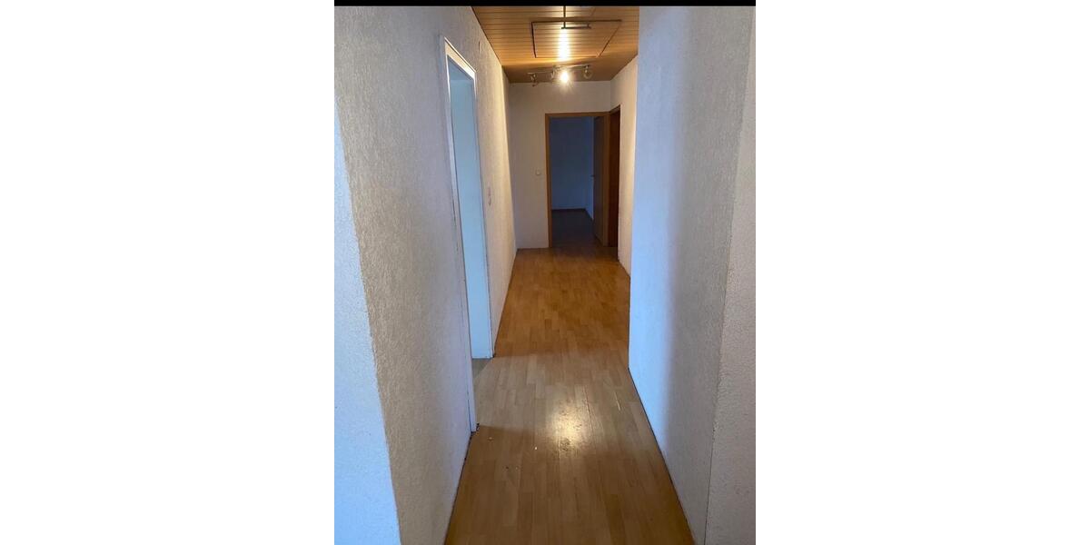 Dachgeschoßwohnung Quierschied - 1 Zimmer, 120 m&sup2;, 480&euro; | Angebot:26042560