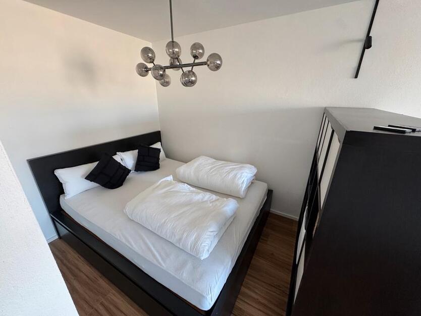 Luxuriöse Sanierte Mobilierte ca 40qm Wohnung 5 min bis Zentrum
