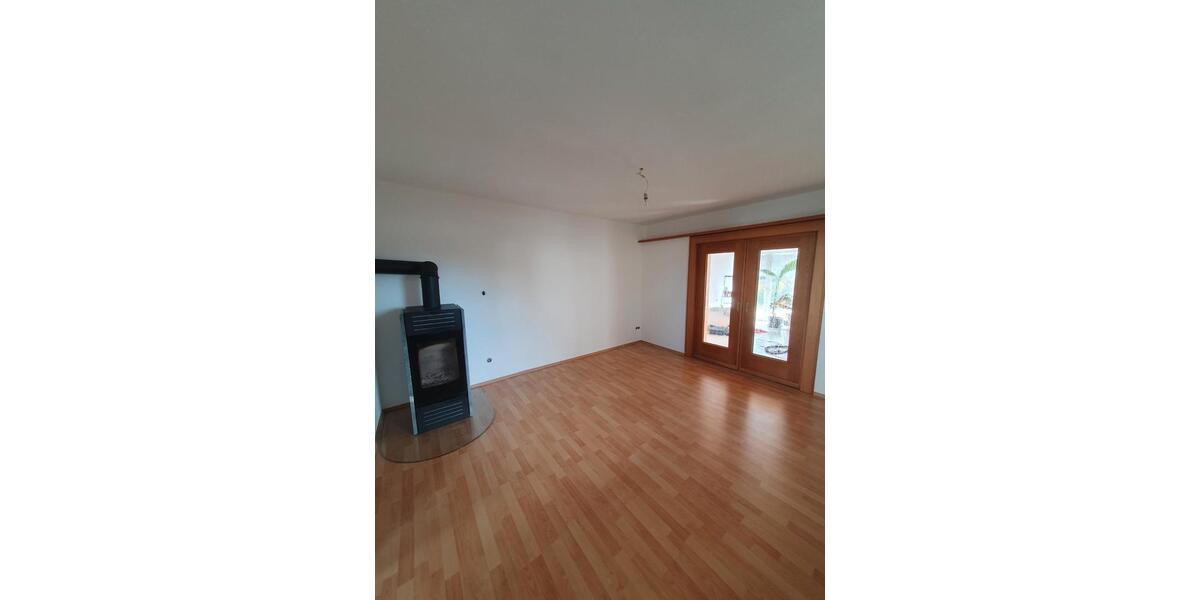 Erdgeschoßwohnung Sulzbach-Rosenberg Rosenberg - 3 Zimmer, 100 m&sup2;, 850&euro; | Angebot:26040536