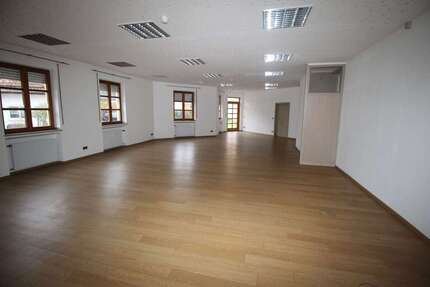 Gewerbeobjekt Mallersdorf-Pfaffenberg Pfaffenberg - 1.750&euro; | Angebot:18332972