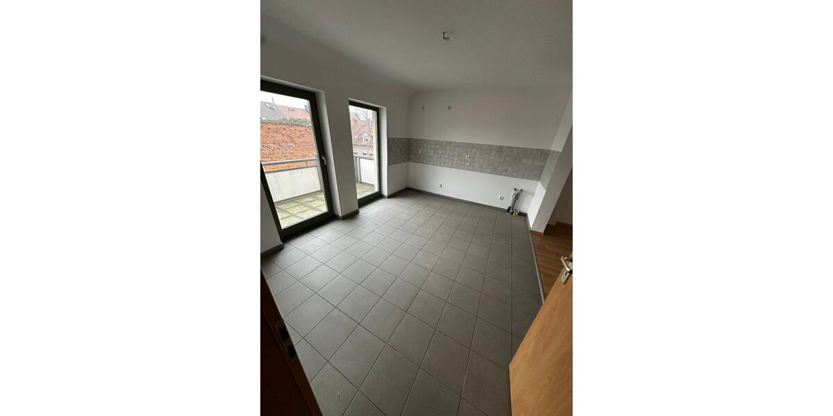 Dachgeschoßwohnung Weißenfels - 2 Zimmer, 70 m&sup2;, 420&euro; | Angebot:24848638