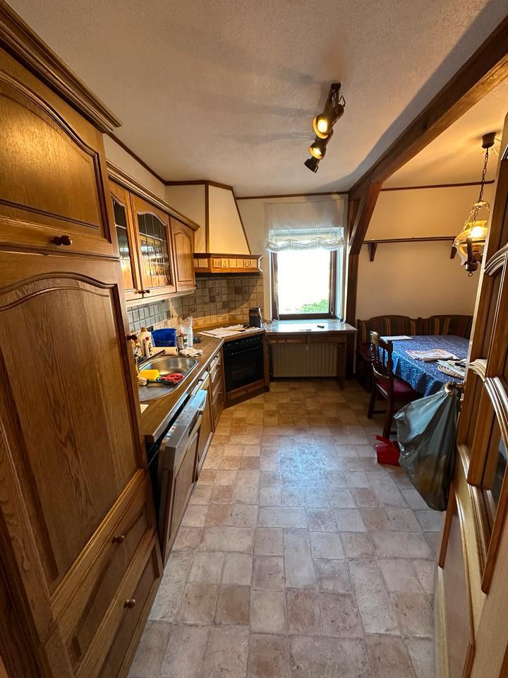 Großzügige 5-Zimmer-Wohnung, 155qm mit Garten und Stellplatz