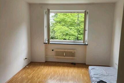A single 18m2 room is available in a shared wg. 1 zimmer