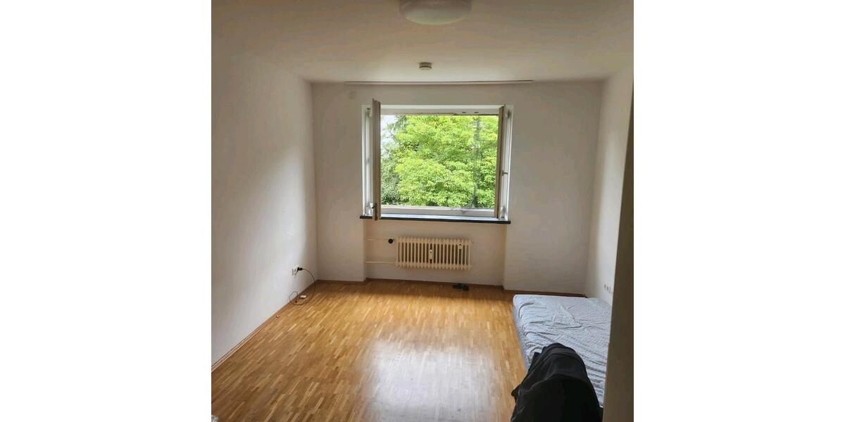 A single 18m2 room is available in a shared wg. 1 zimmer