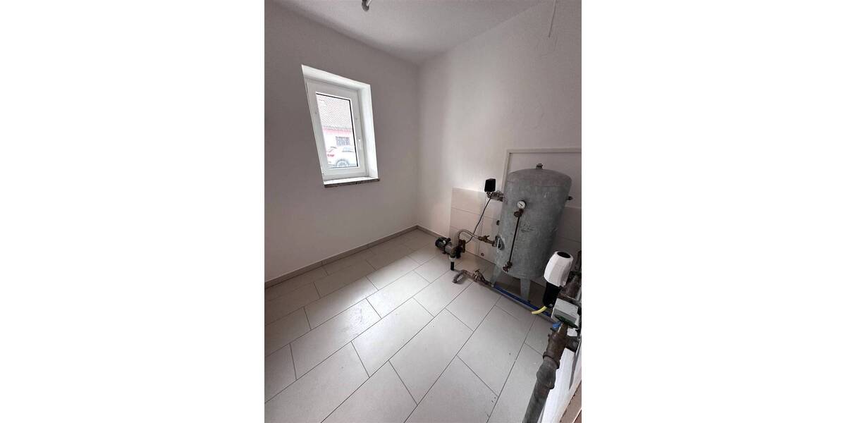 Einfamilienhaus Oberdachstetten - 8 Zimmer, 173 m&sup2;, 1.200&euro; | Angebot:26657158