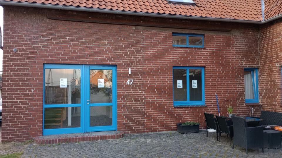 Onlinehandel Lager Hobbyraum mit Büro und Toilette zimmer