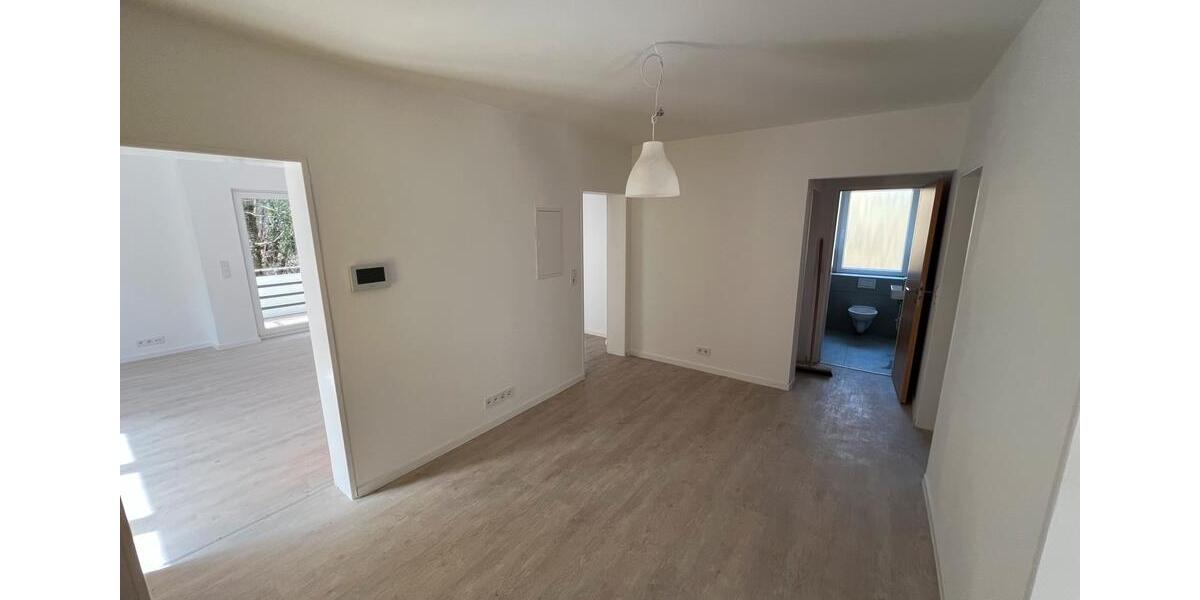 Erdgeschoßwohnung Lage - 3 Zimmer, 100 m&sup2;, 980&euro; | Angebot:25562383