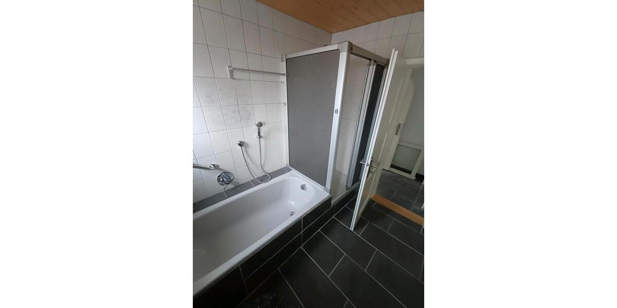 Erdgeschoßwohnung Niederwinkling - 4 Zimmer, 93 m&sup2;, 850&euro; | Angebot:25936862