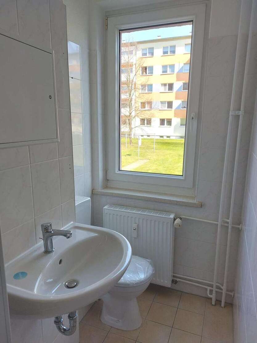 *Hochwertig sanierte 3-Raum-Wohnung mit Balkon in ruhiger Lage * 3 zimmer