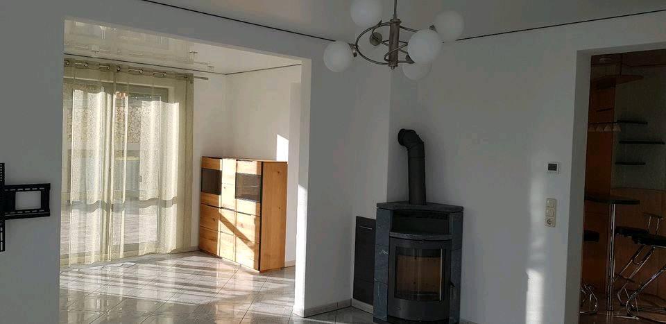 Erdgeschoßwohnung Rentweinsdorf - 2 Zimmer, 89 m&sup2;, 600&euro; | Angebot:26658352